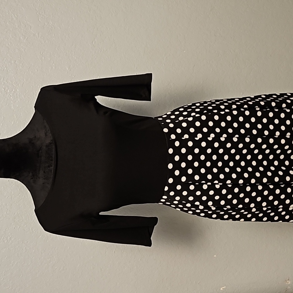 🩵Xiuli fashion dress. Black top with polkadot full midi legnth skirt size small